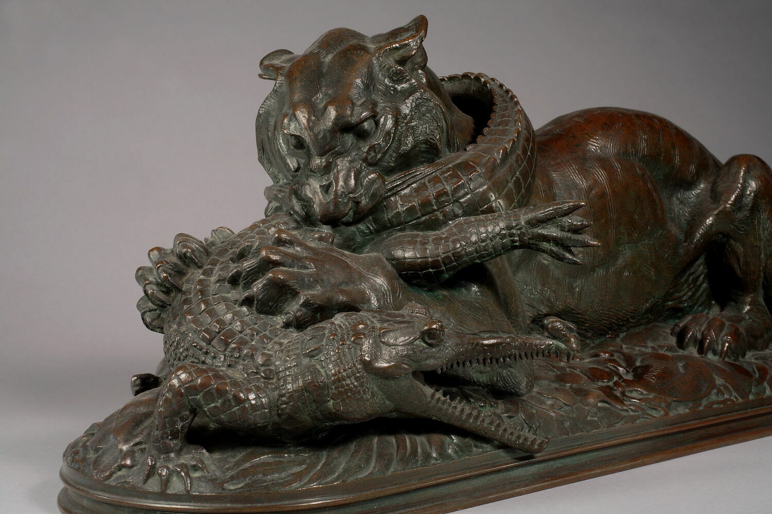 Statue Tigre Terrassant un Crocodile (ACTUALIZADO 2026) - Qué SABER