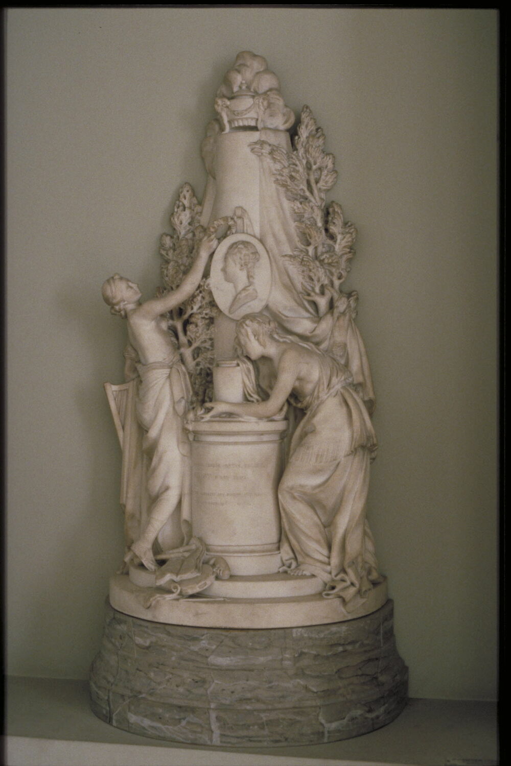 Monument à la mémoire de Madame Favart (1727-1772) comédienne, Caffieri, Jean-Jacques, 1774