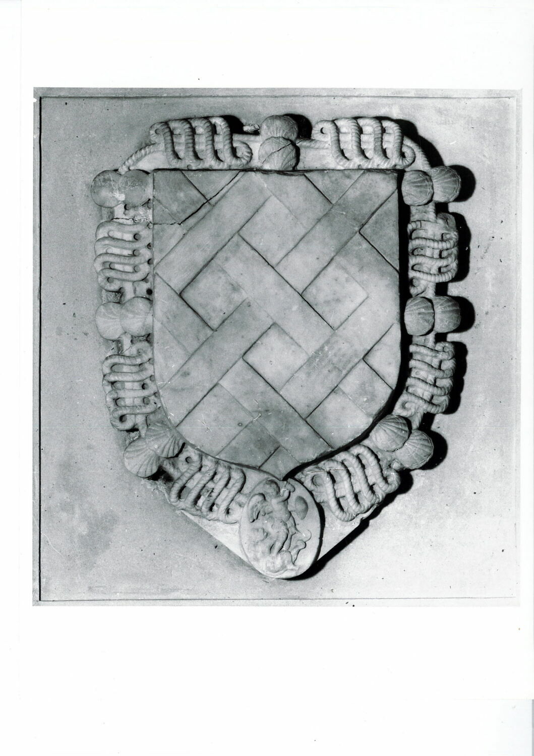 Écusson aux armes de Jean d'Humières encadré d'un collier de l'Ordre de Saint-Michel, France, 1500 - 1600