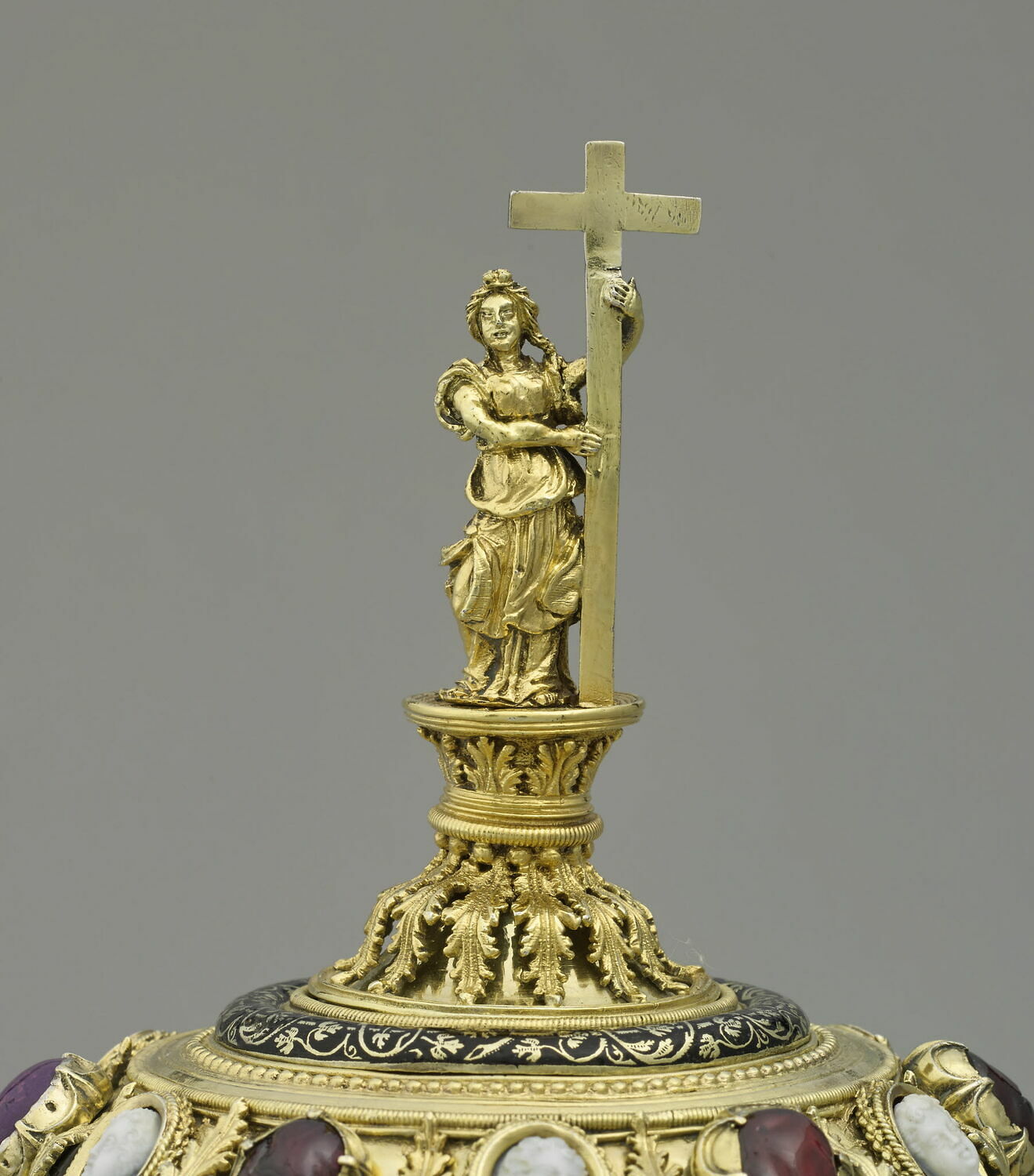 Ciboire du trésor de l'ordre du SaintEsprit Louvre Collections