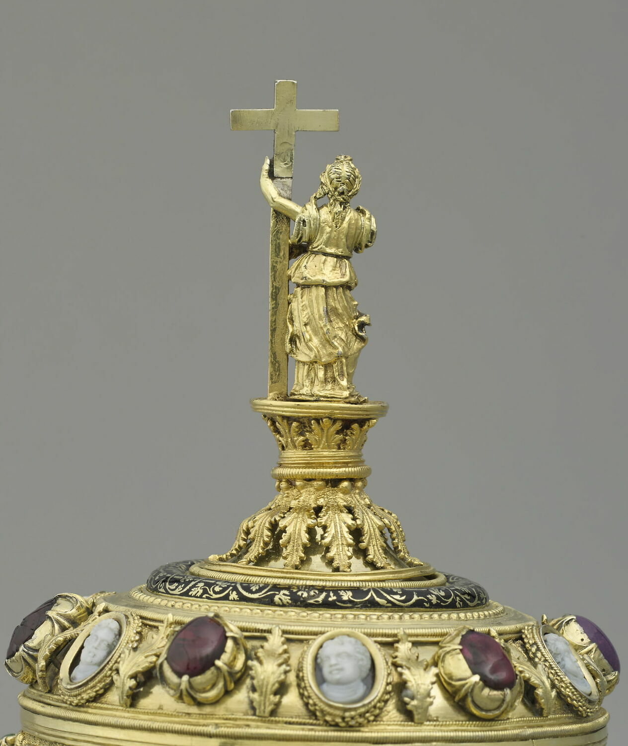 Ciboire du trésor de l'ordre du SaintEsprit Louvre Collections