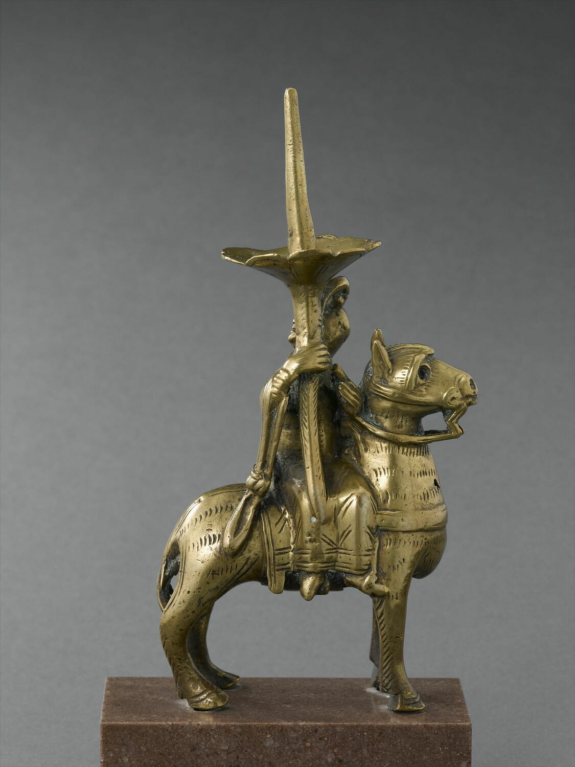 Chandelier à la cavalière