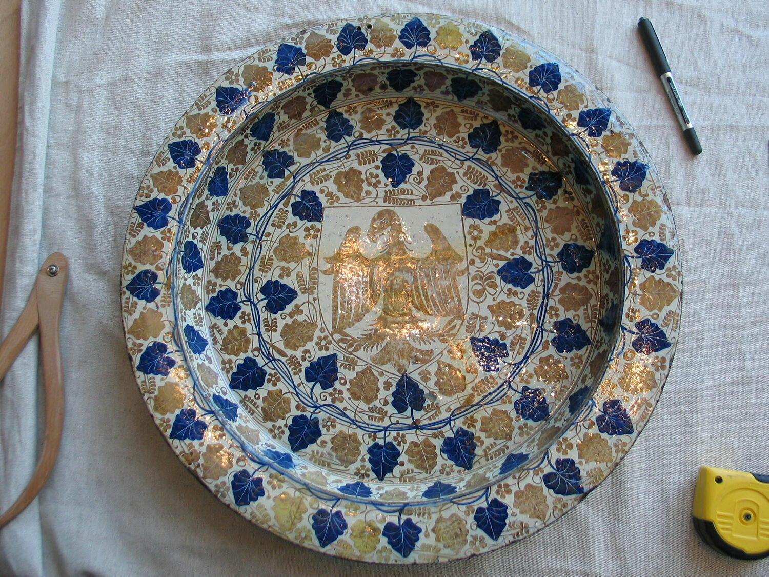 Grand plat rond : armoiries