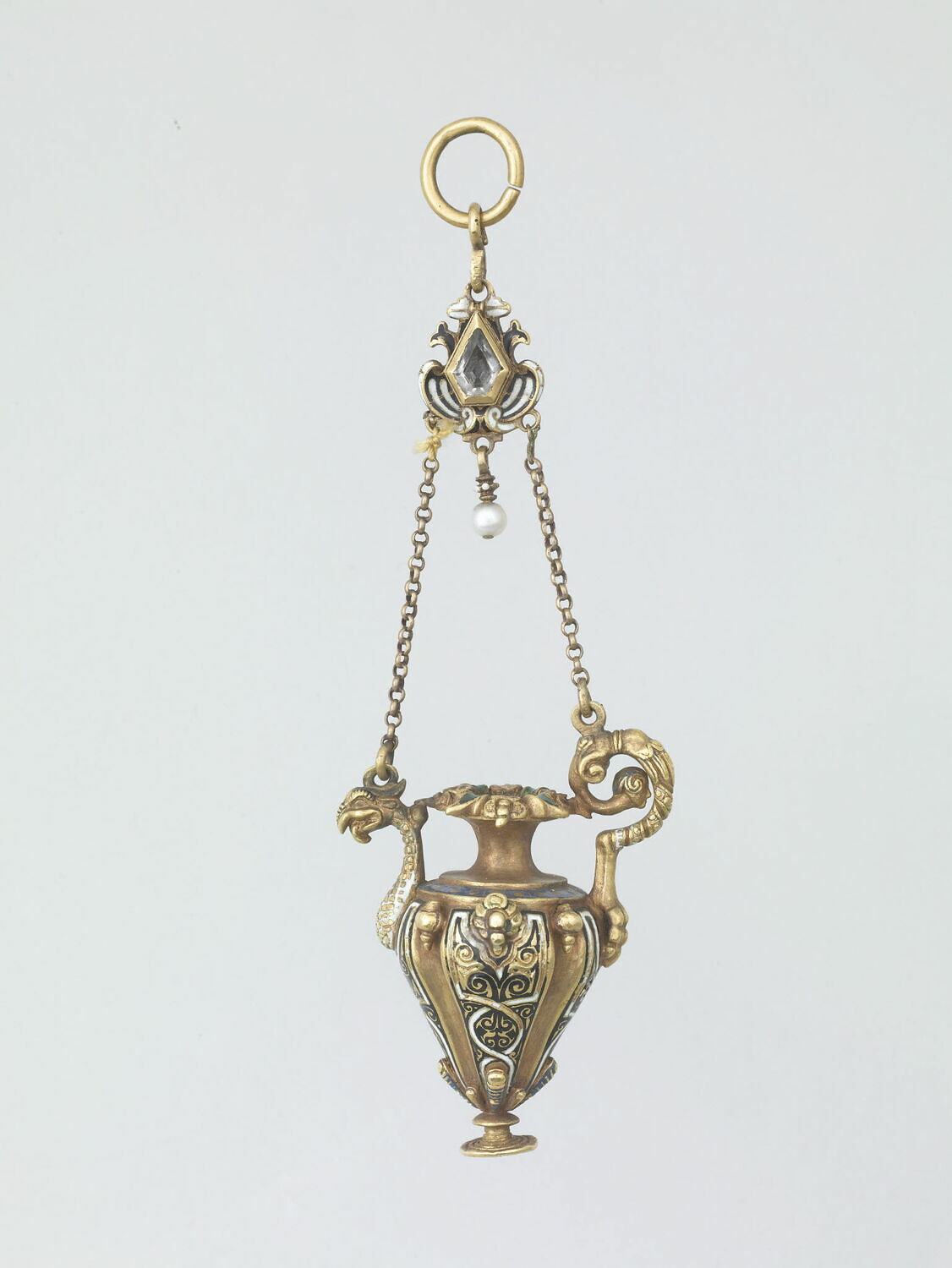 Pendentif en forme d'aiguière