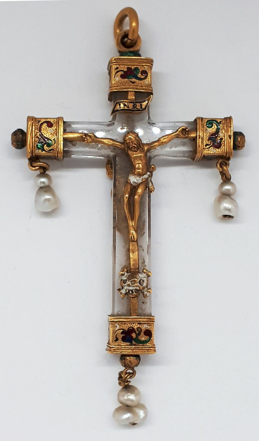Croix pourvue d'un Christ et d'une Vierge