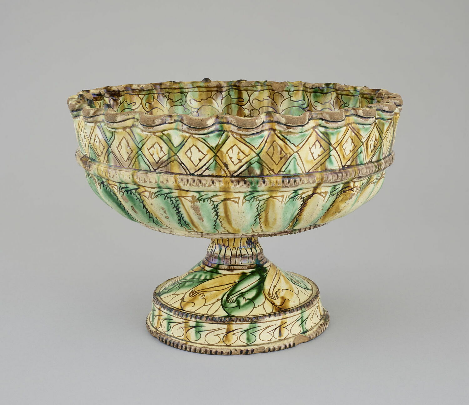Grande coupe à pied godronnée