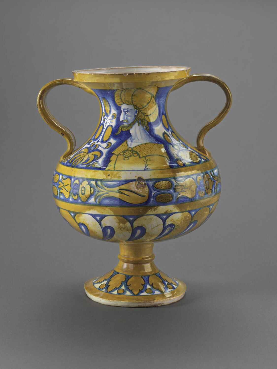 Vase à deux anses : profil d'homme à l'antique