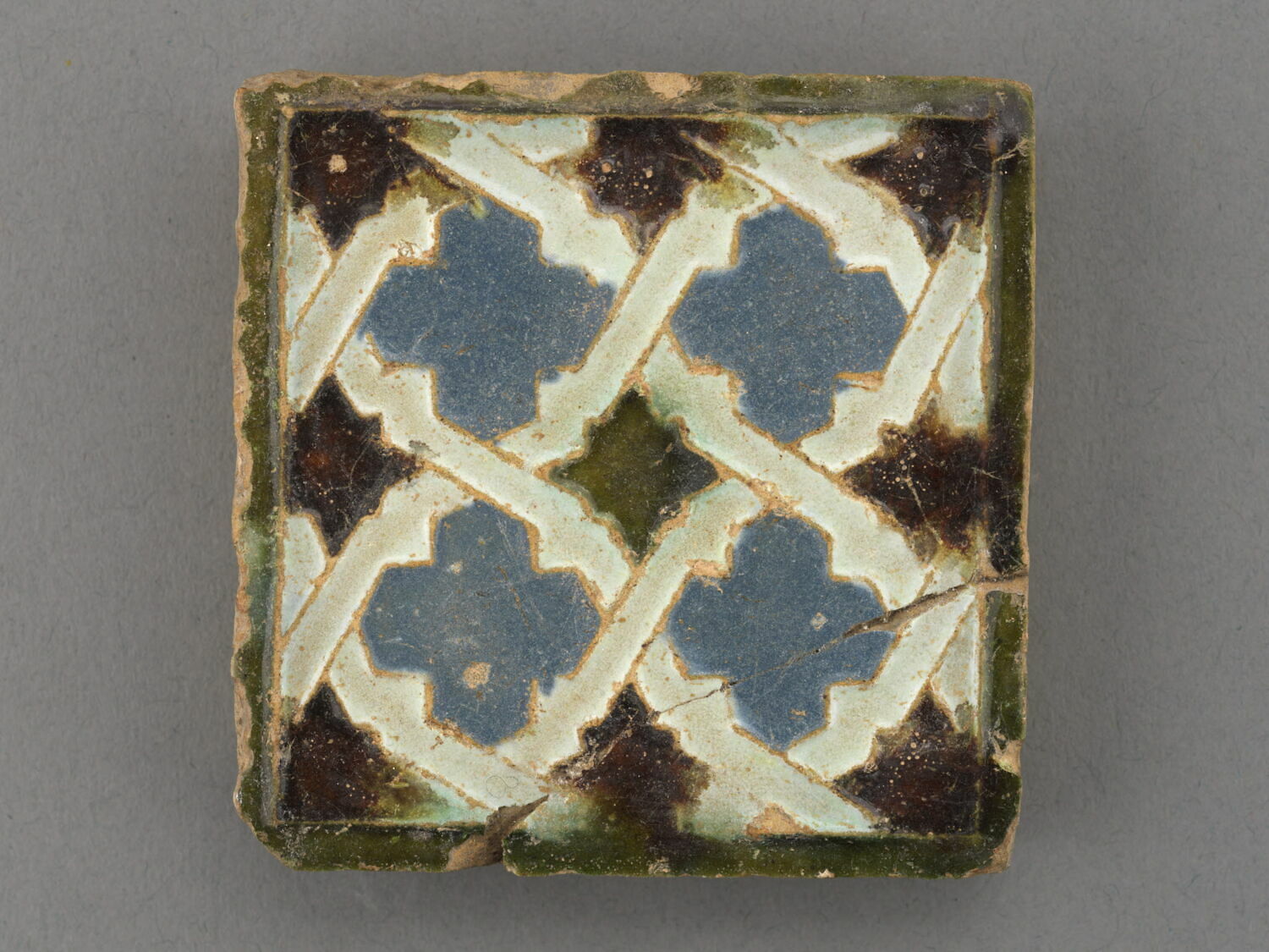 carreau-carr-quatre-quadrilobes-bleus-louvre-site-des-collections