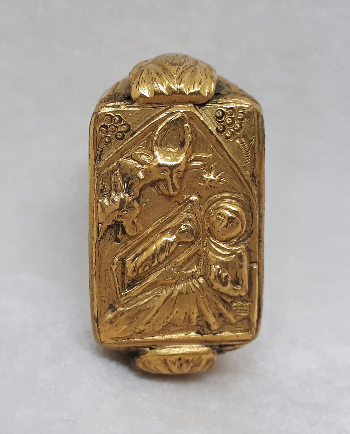 Bague figurant la Nativité