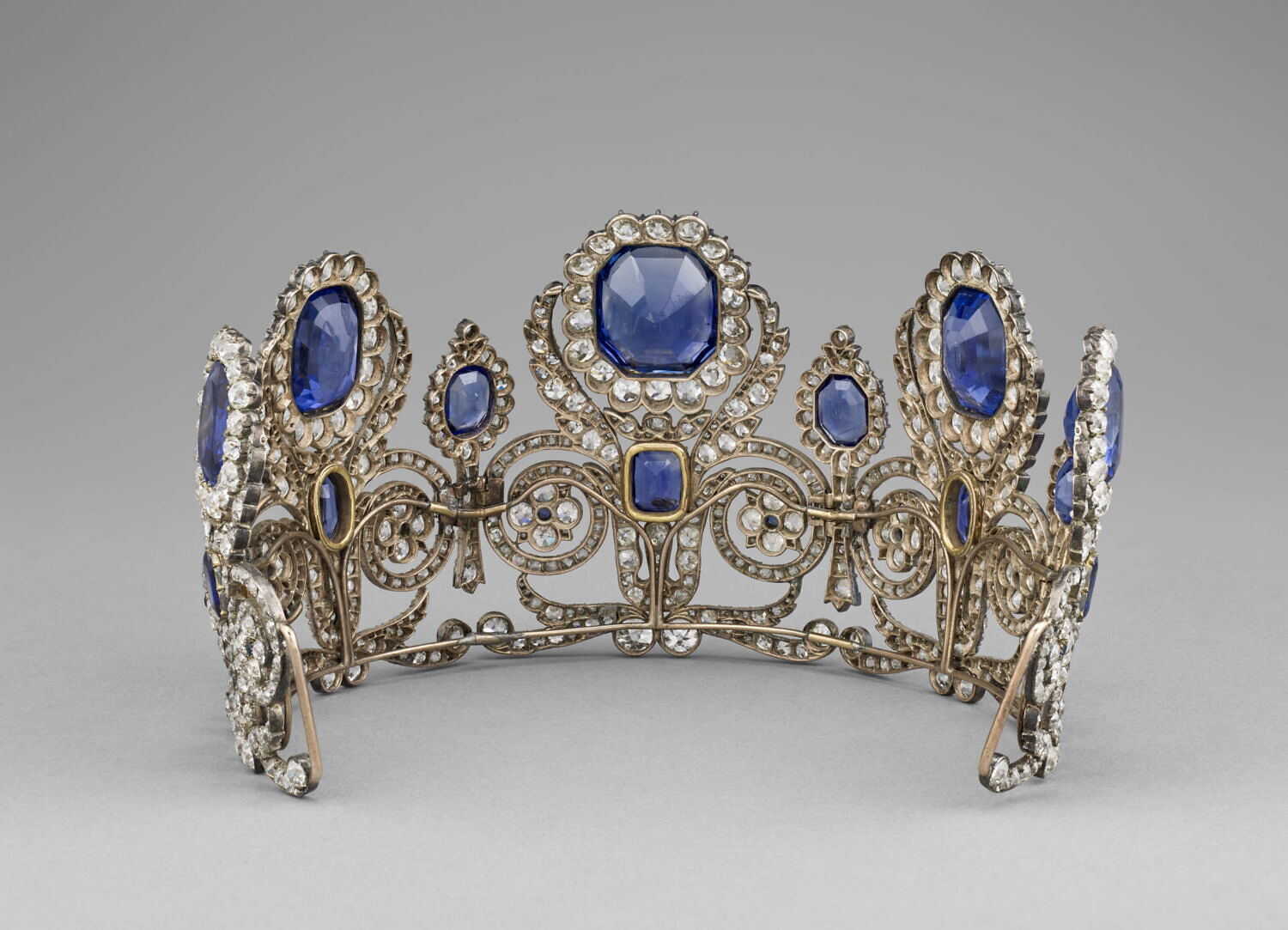 Diadème de la parure de la reine MarieAmélie et de la Reine Hortense Louvre Collections