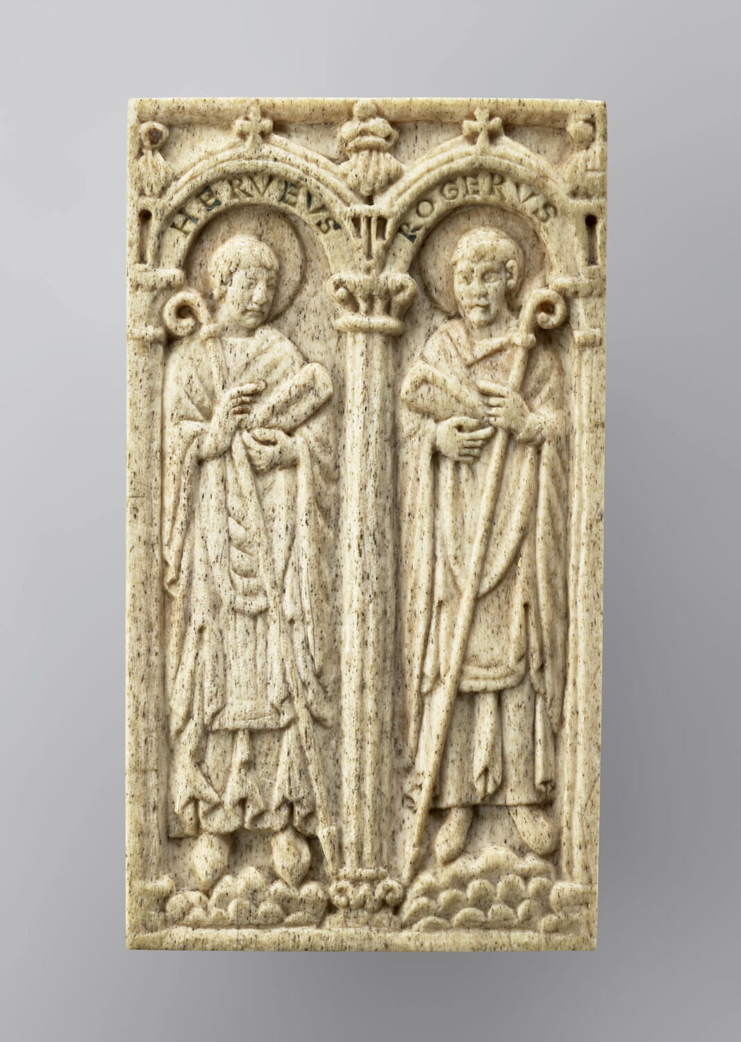 Plaque de reliure : deux évêques de Beauvais : Hervé (987-998) et Roger (mort en 1016 ou 1022), fils d'Eudes Ier de Champagne et de Blois, chancelier du roi