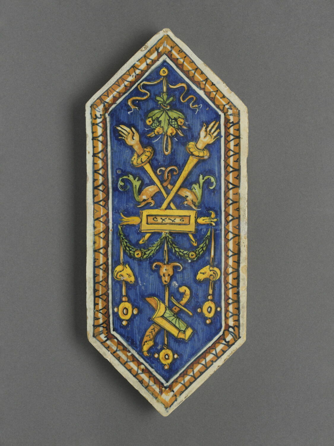 Carreau hexagonal allongé - pavé de bordure : décor de grotesques
