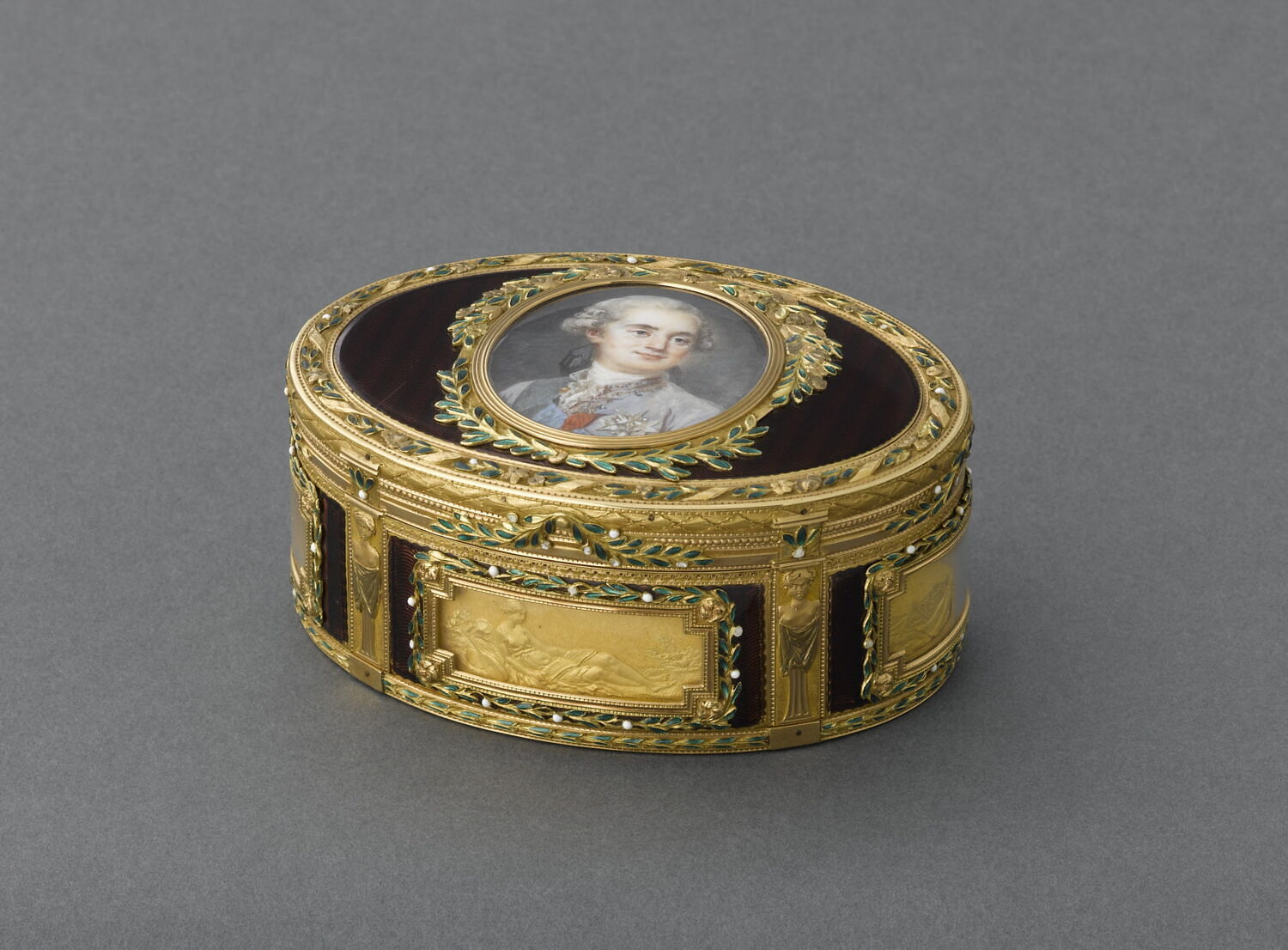 Tabatière ovale Louvre Collections
