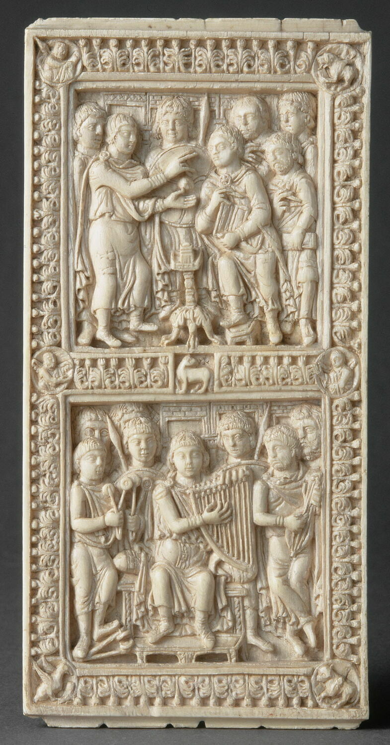 Plaque de reliure du psautier de Dagulf : David ordonnant la rédaction des Psaumes puis les chantant, École du Palais de Charlemagne, Charlemagne (771-814) (Occident->moyen âge->haut moyen âge->dynastie des Carolingiens (752-987))

Date de création/fabrication : avant 795 (attribution d'après style)