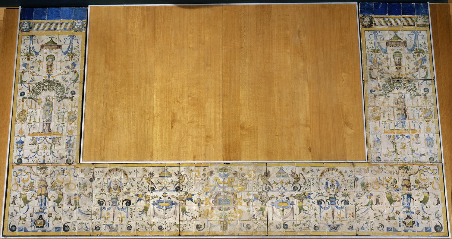Marche d'autel de la chapelle du château de la Bâtie d'Urfé (Loire)