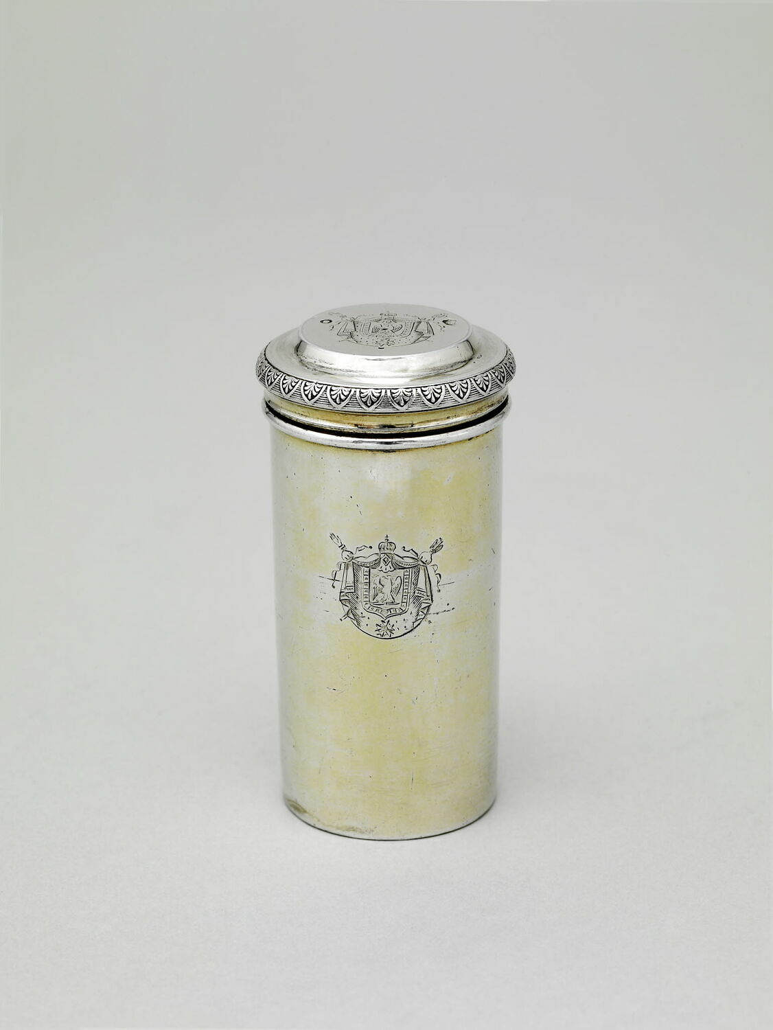Boîte de toilette cylindrique en vermeil aux armes de Napoléon