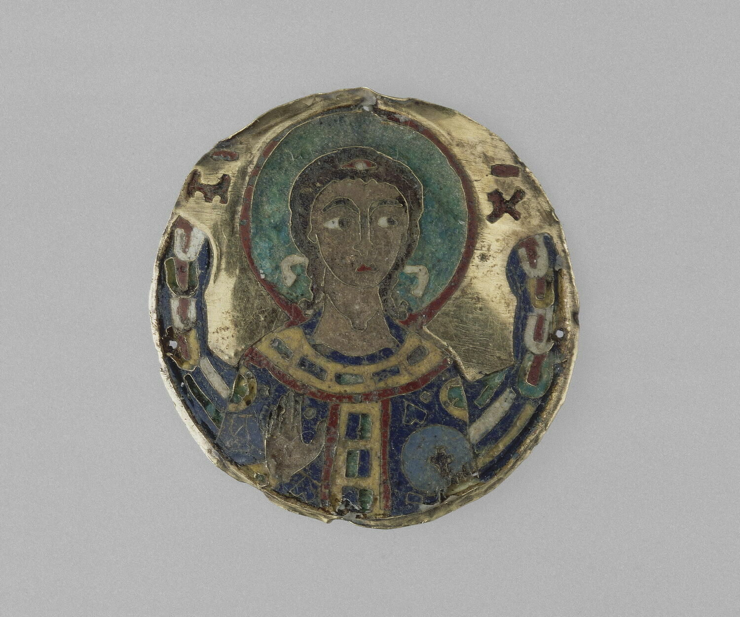 Médaillon en émail cloisonné sur or : archange saint Michel en buste