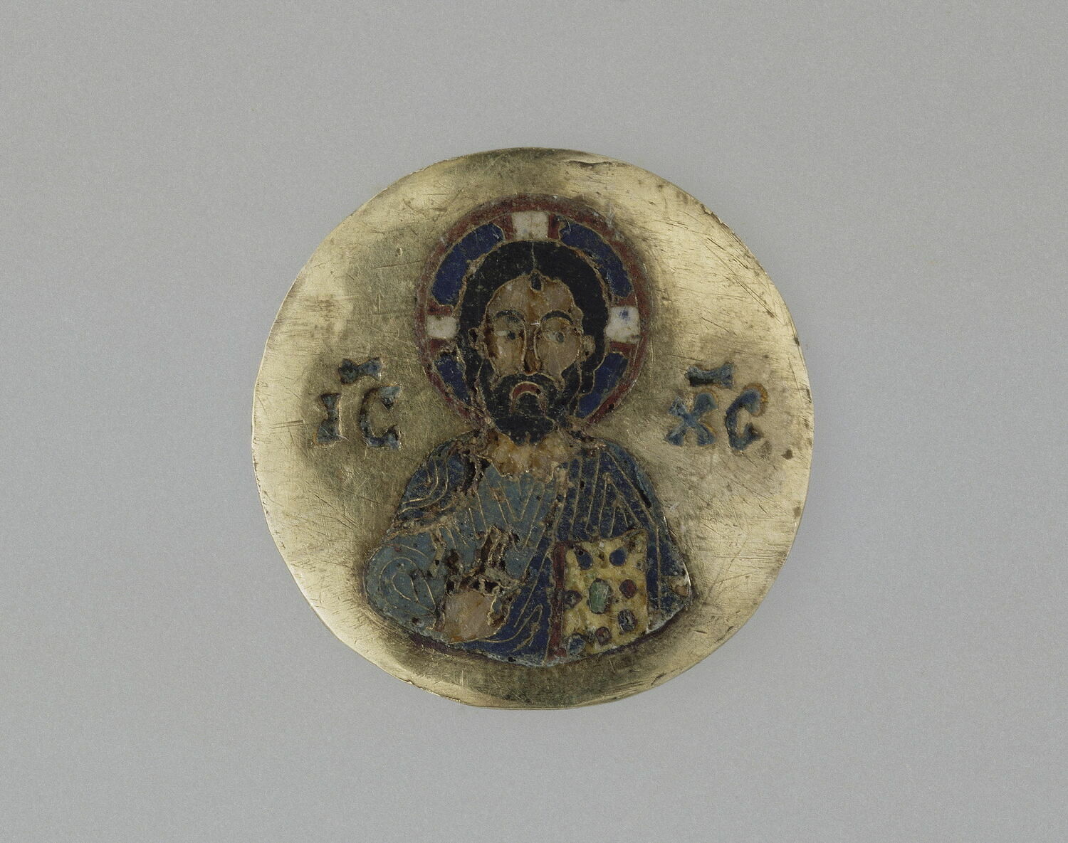 Médaillon en émail cloisonné sur or : Christ en buste bénissant