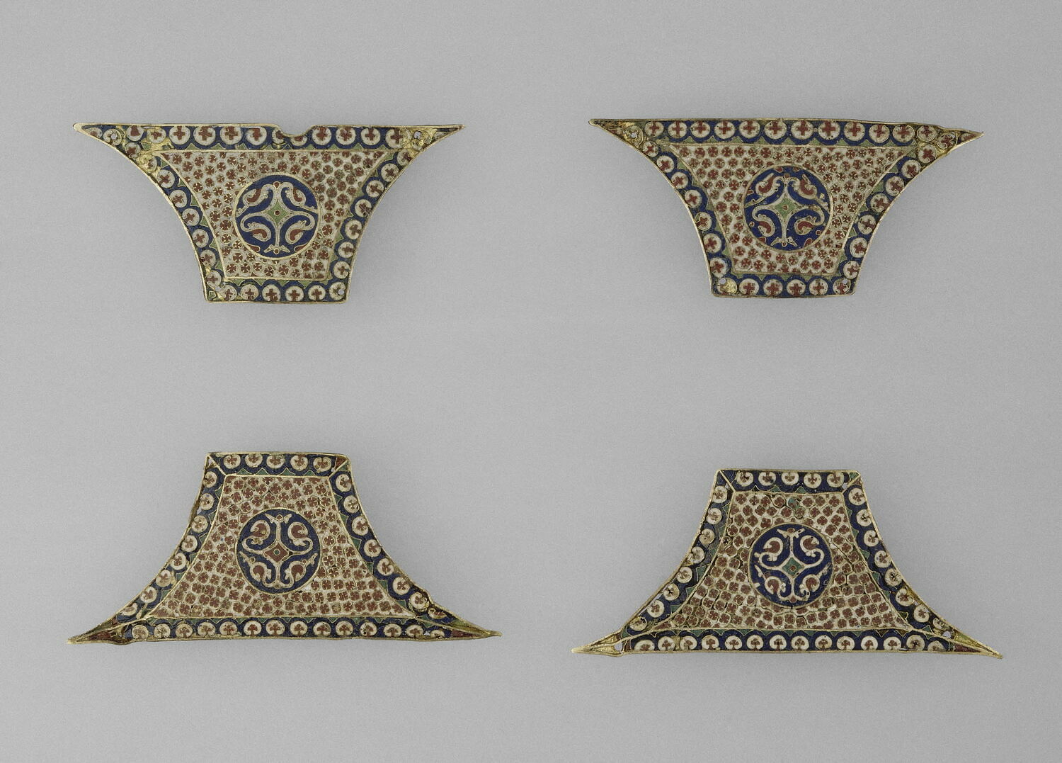 Plaque en émail en forme de trapèze