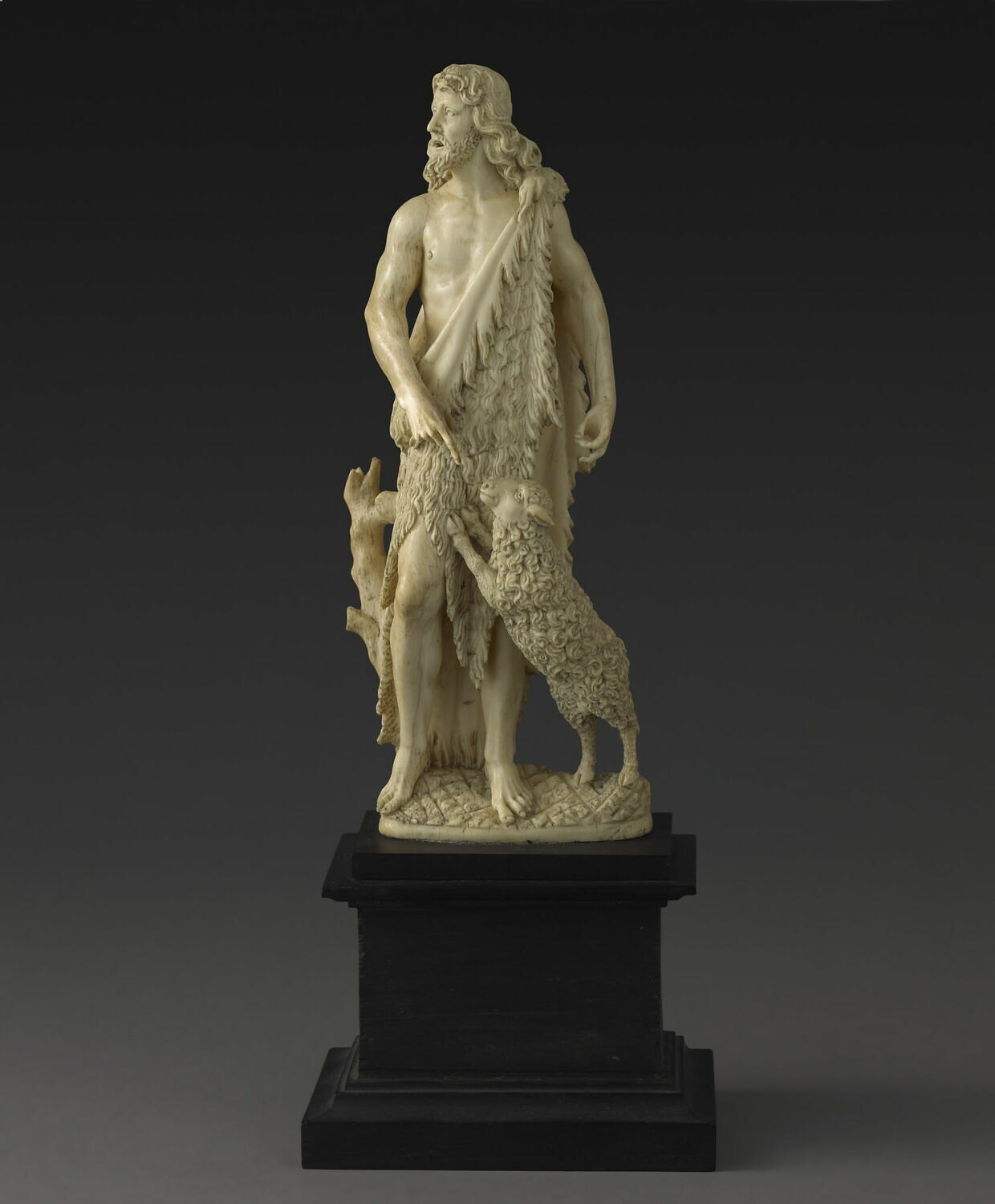 Statuette de saint Jean Baptiste, sur socle en bois peint