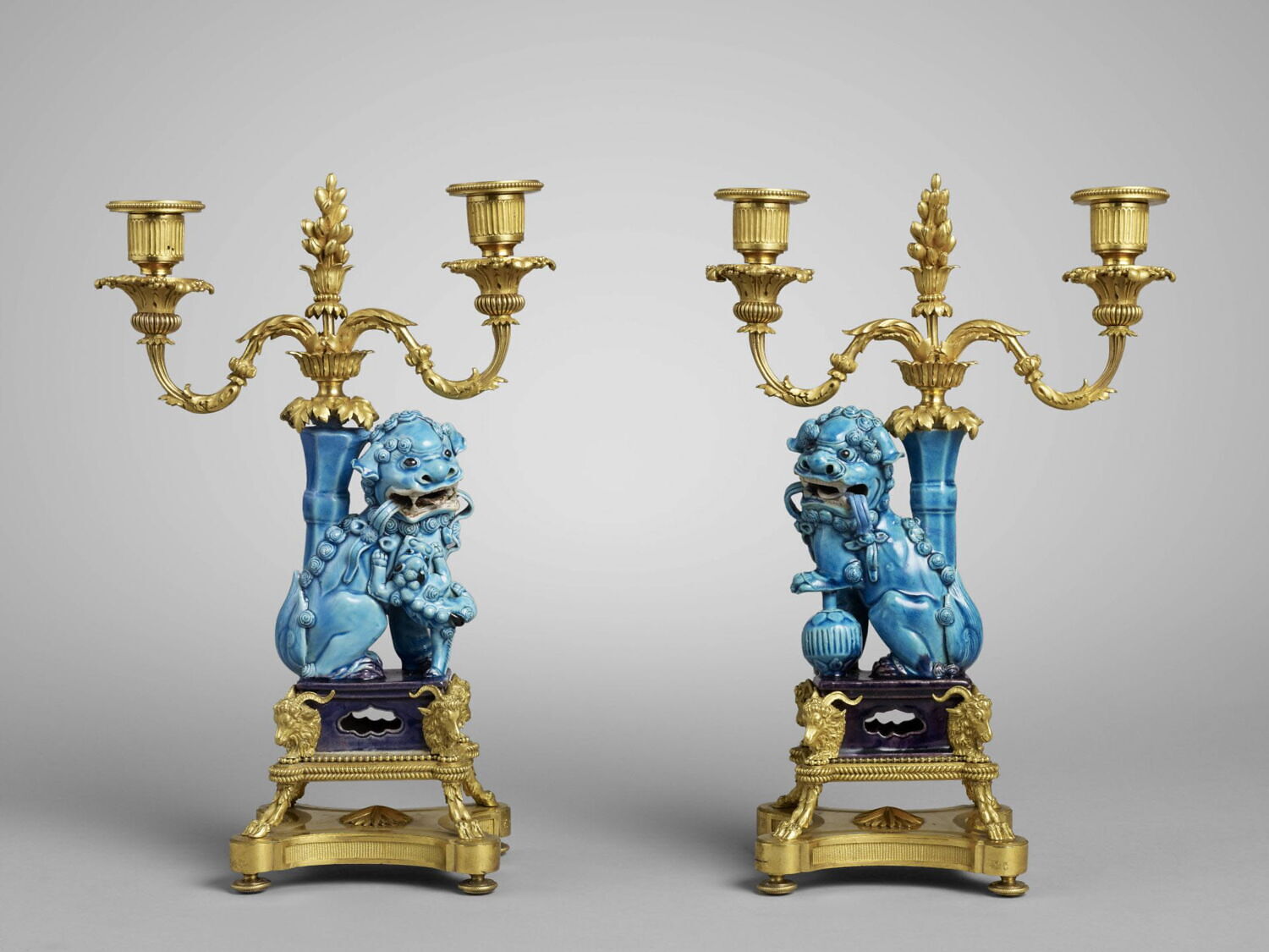 Candélabre à deux lumières, d'une paire (avec OA 5241 1)