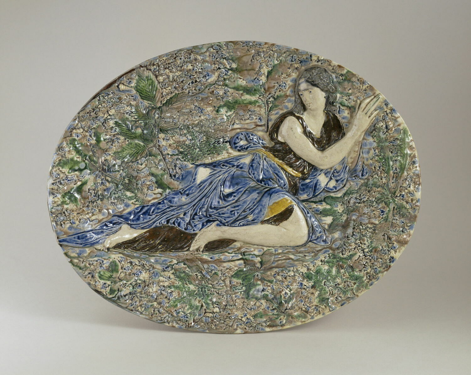 Plat ovale : Marie-Madeleine en prière