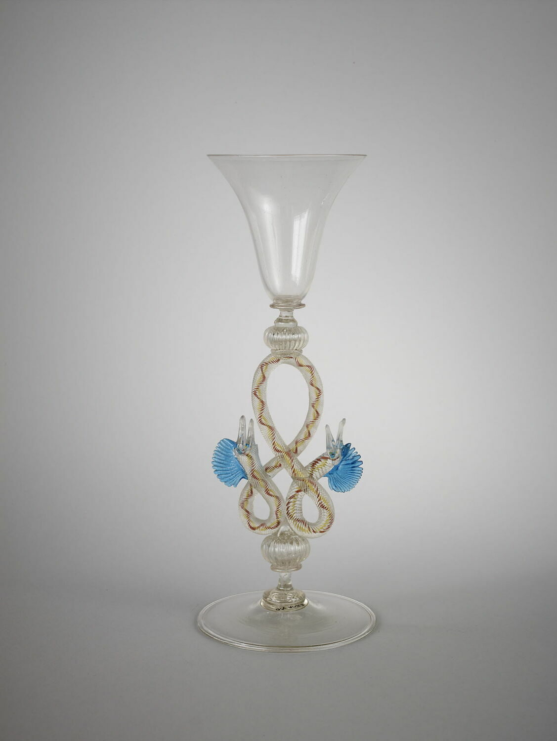 Verre "à serpents"
