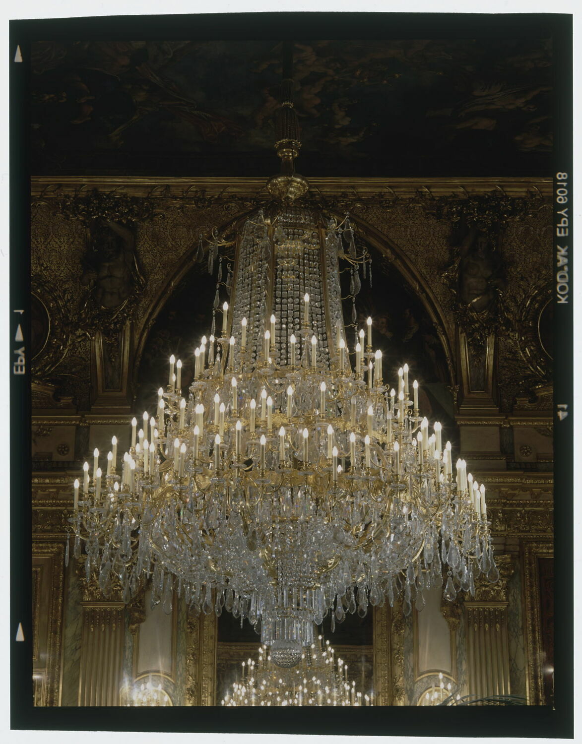 Grand lustre à 180 lumières