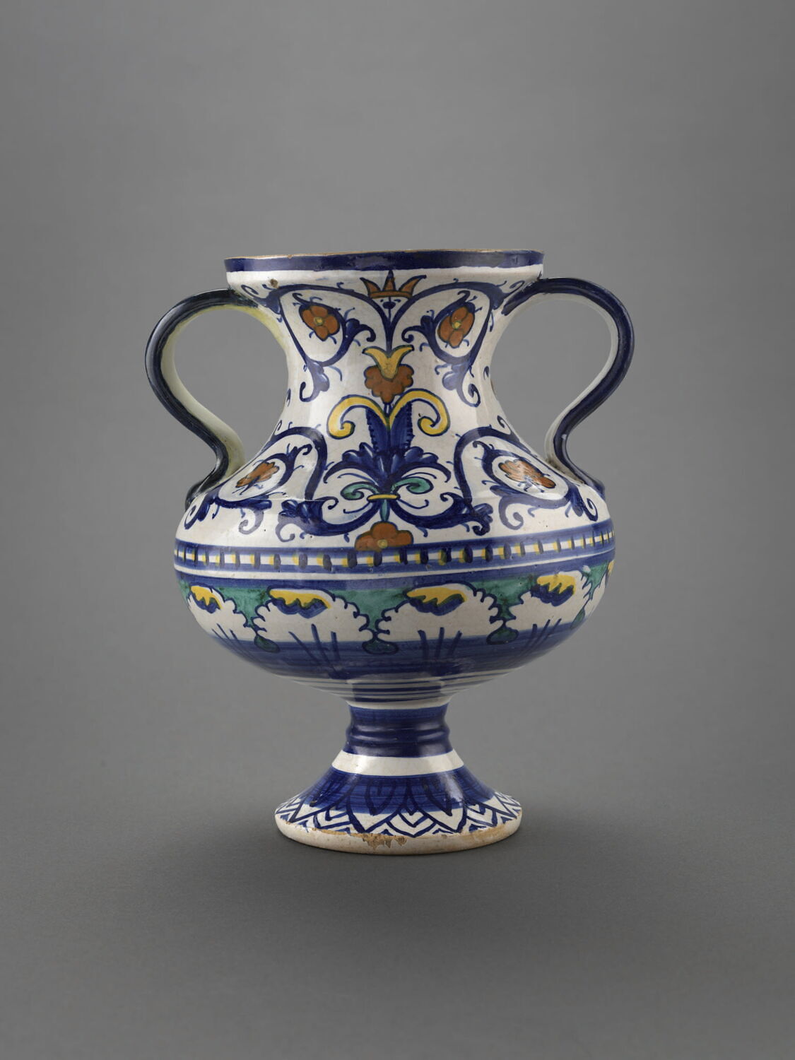 Vase sur pied à deux anses