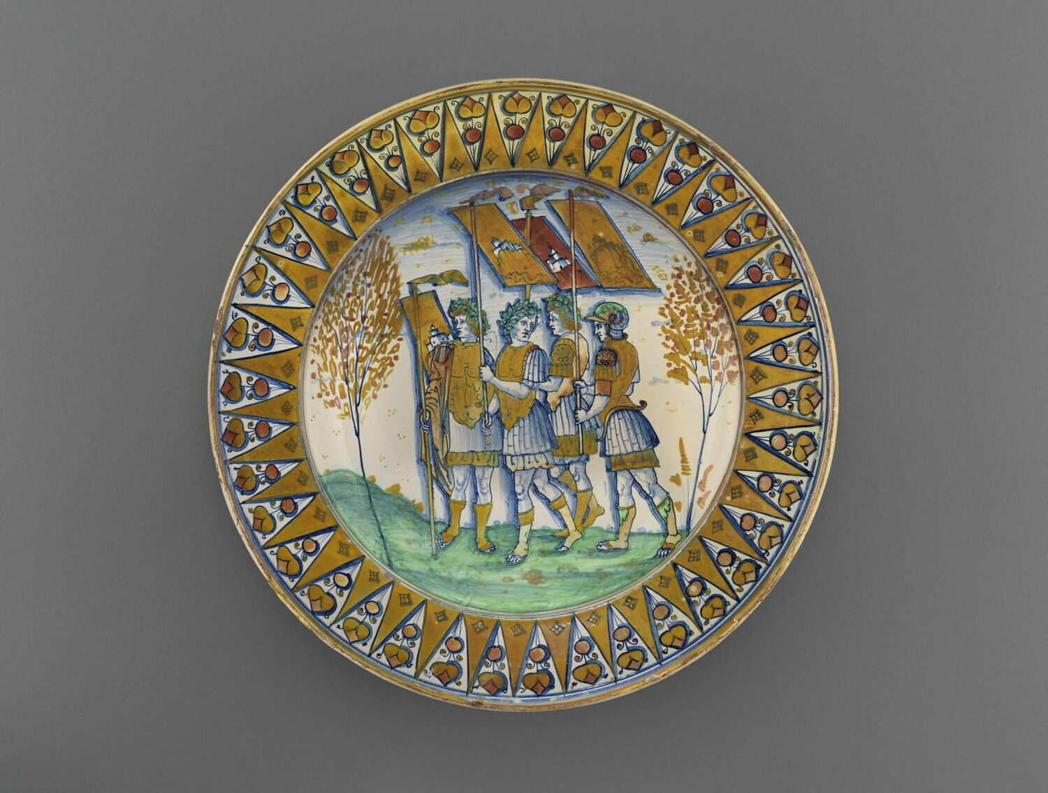 Plat rond : quatre gonfalonniers