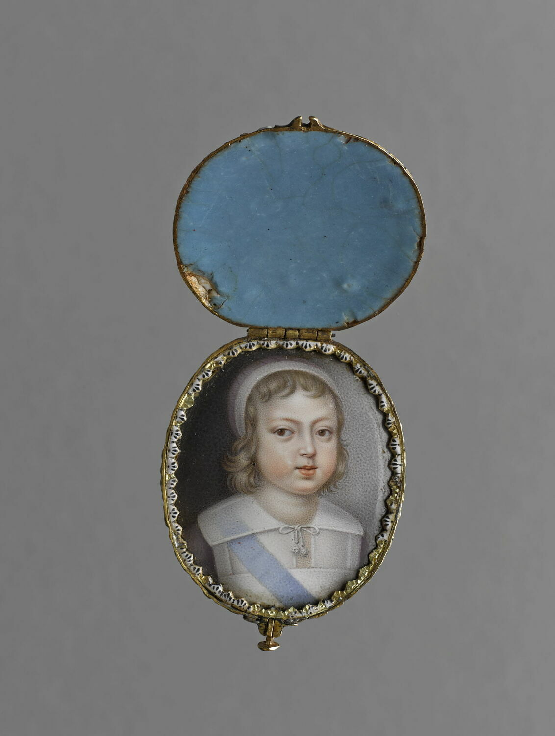Pendentif ovale : portrait de Louis XIV enfant
