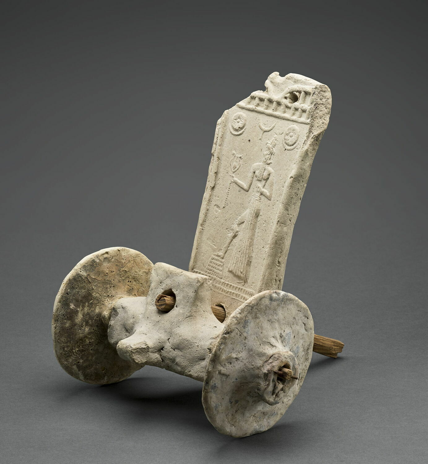 Modèle de char orné d'un dieu, Isin-Larsa (?) (1e moitié IIe mill (?)) et 1ère dynastie de Babylone (?) (-2004 - -1763 et -1894 - -1595)