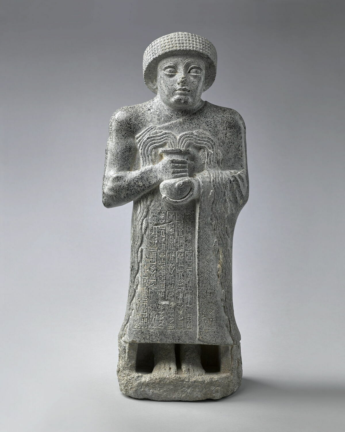 Statue de Gudea dite "au vase jaillissant", Néo-sumérien : Gudea (Vers 2120 av. J. - C.) (-2120 - -2110)