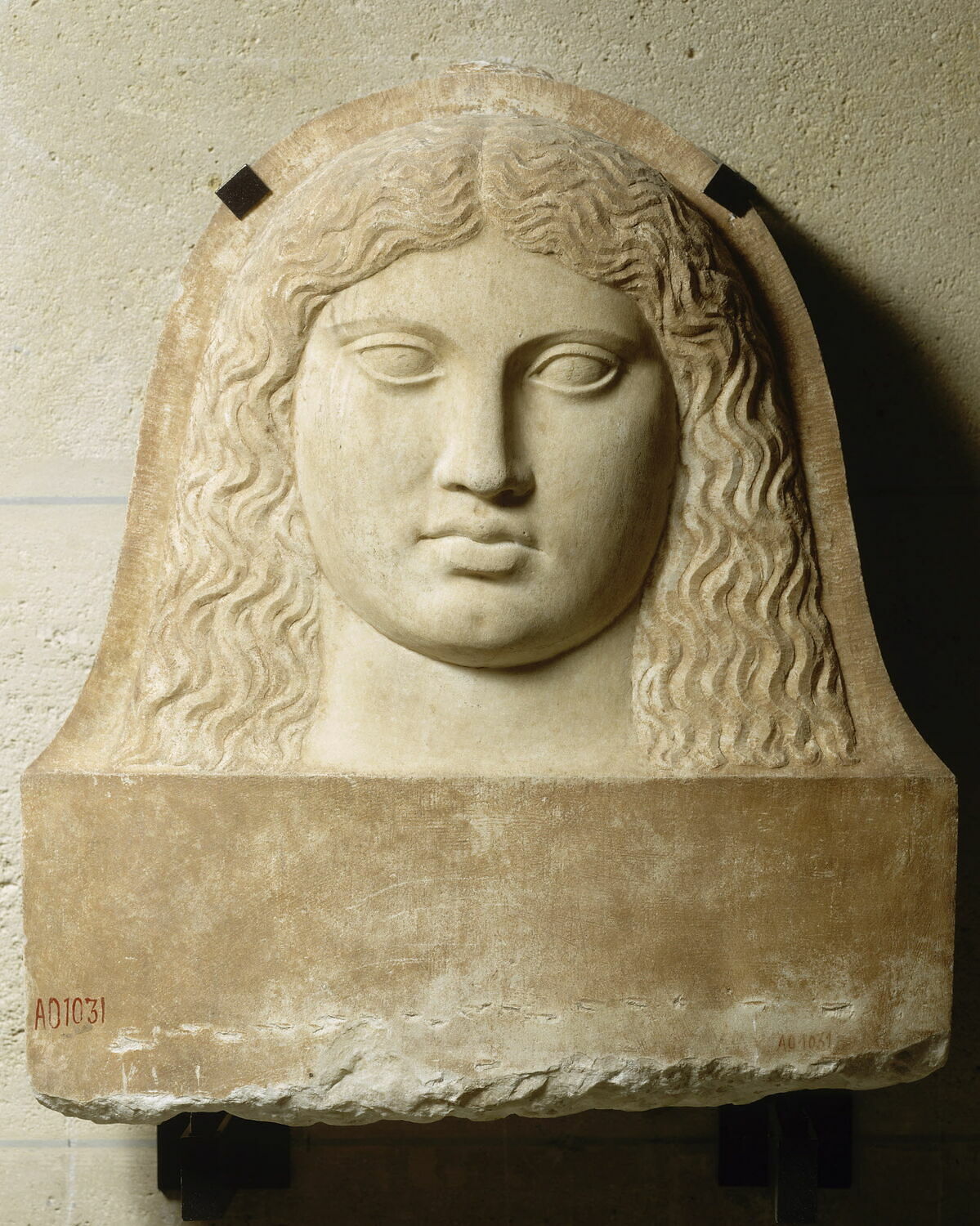 couvercle de sarcophage, Phénicien (Vers 350 av. J. - C.) et Fer IV (Vers 350 av. J. - C.) (-1200 - -100 et -586 - -334)