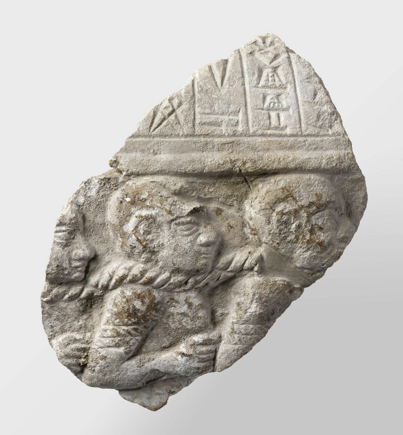 relief  ; masse d'armes, Néo-sumérien : Gudea (?) (Vers 2120 av. J. - C.) (-2120 - -2110)