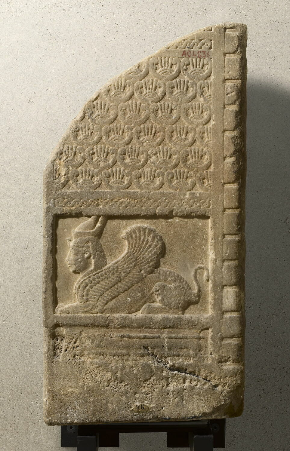 Relief au sphinx, 1e moitié Ie mill av. J.-C. (Vers 850-750 av. J. - C.) (-850 - -750)