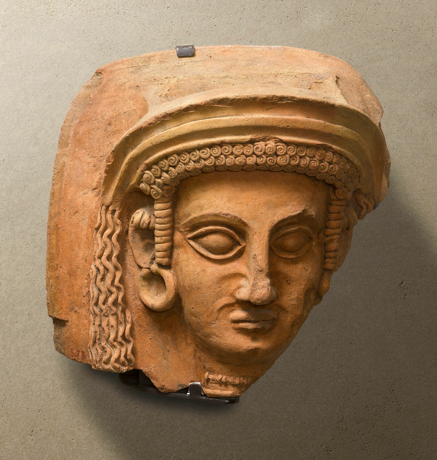 Fragment de couvercle de sarcophage, Achéménide (VIe s (fin)) (-539 - -330)