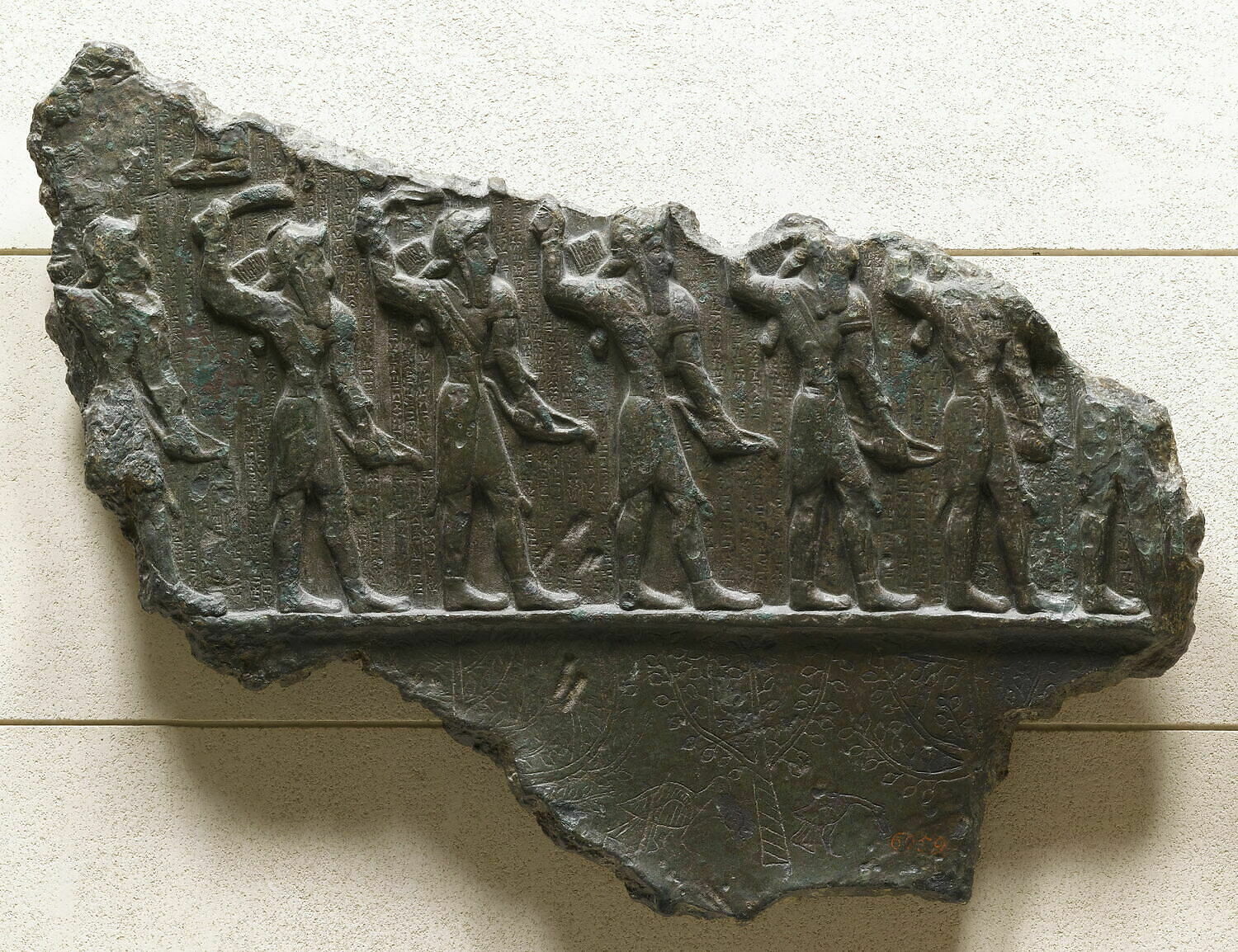 Bas-relief aux guerriers, Médio-élamite (XIIe s) (-1200 - -1100)