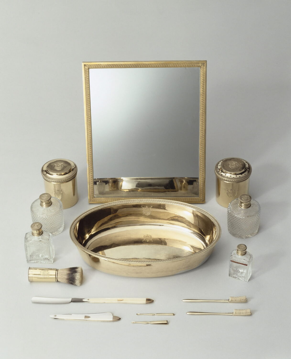 Petit flacon piriforme et aplati du nécessaire de Napoléon Ier puis du tsar Alexandre Ier