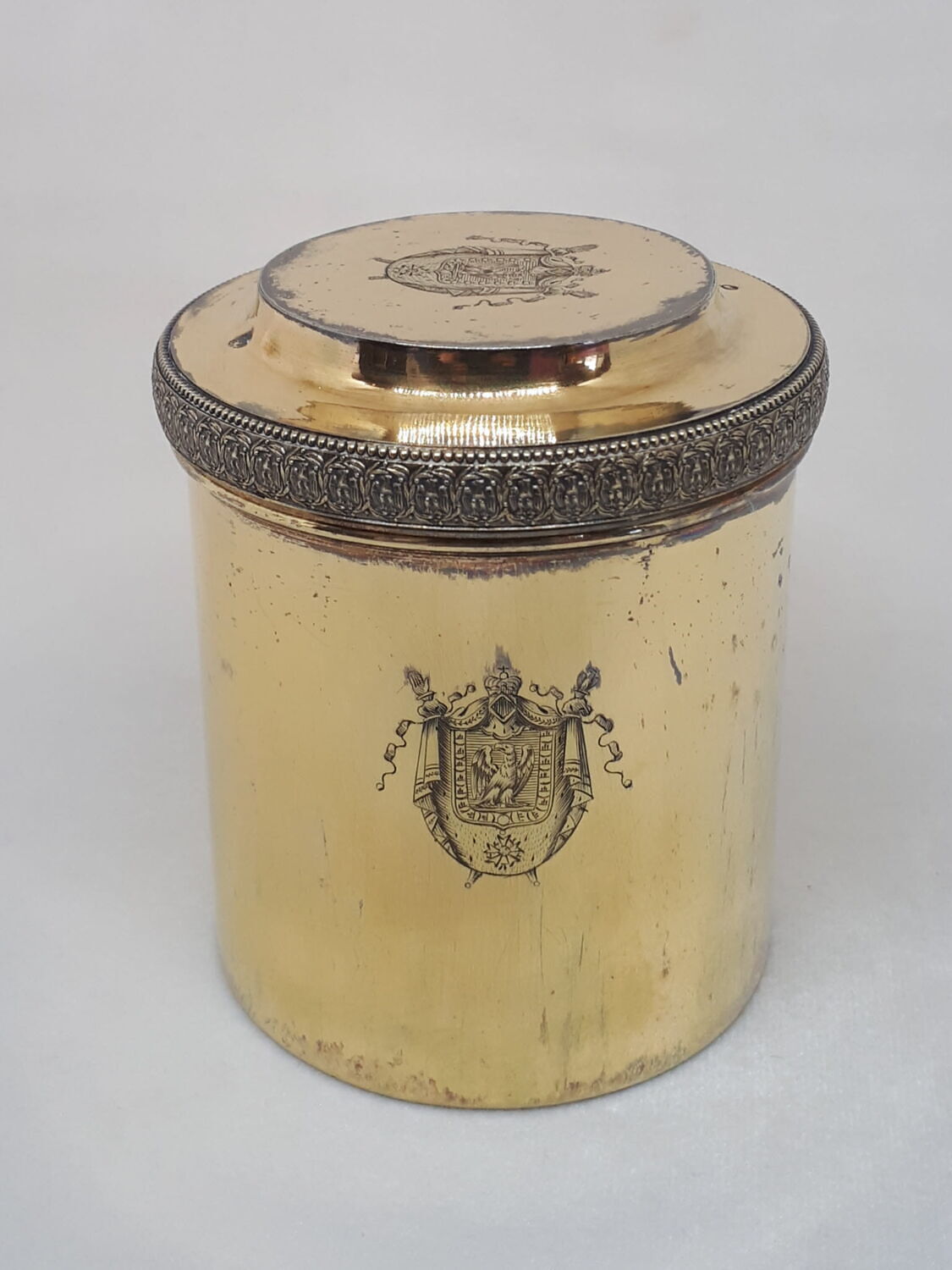 Boîte cylindrique du nécessaire de Napoléon Ier puis du tsar Alexandre Ier