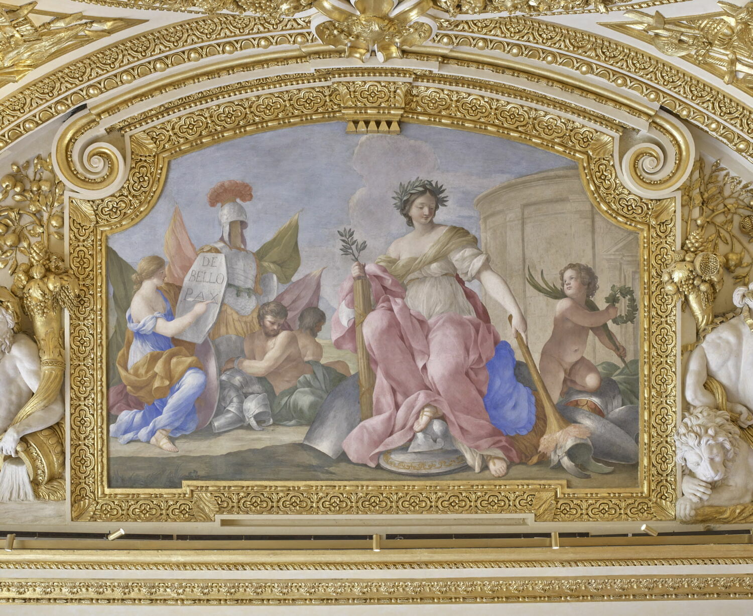 Plafond : Salon de la paix : La Paix mettant le feu à un monceau d'armes (ou la Paix), au dessus de la corniche, côté sud., Romanelli, Giovanni Francesco, 2e quart du XVIIe siècle (1625 - 1650)