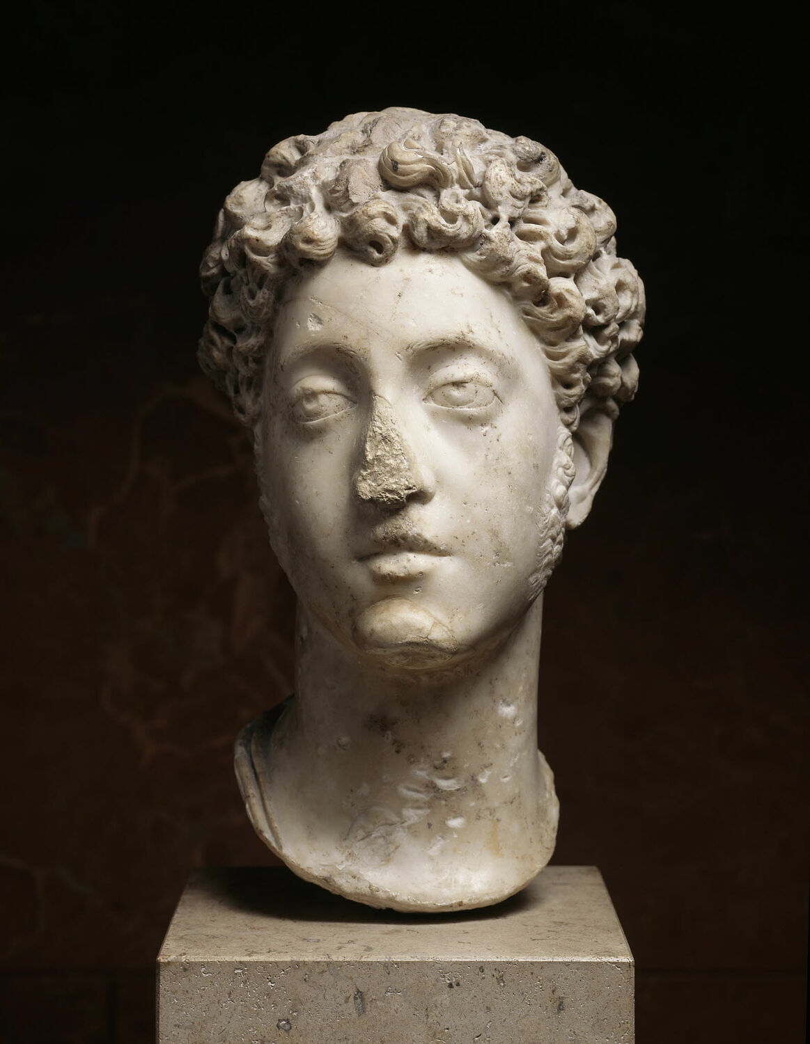 statue, romain impérial

Date de création/fabrication : 4e quart IIe s. ap. J.-C. (vers 180)