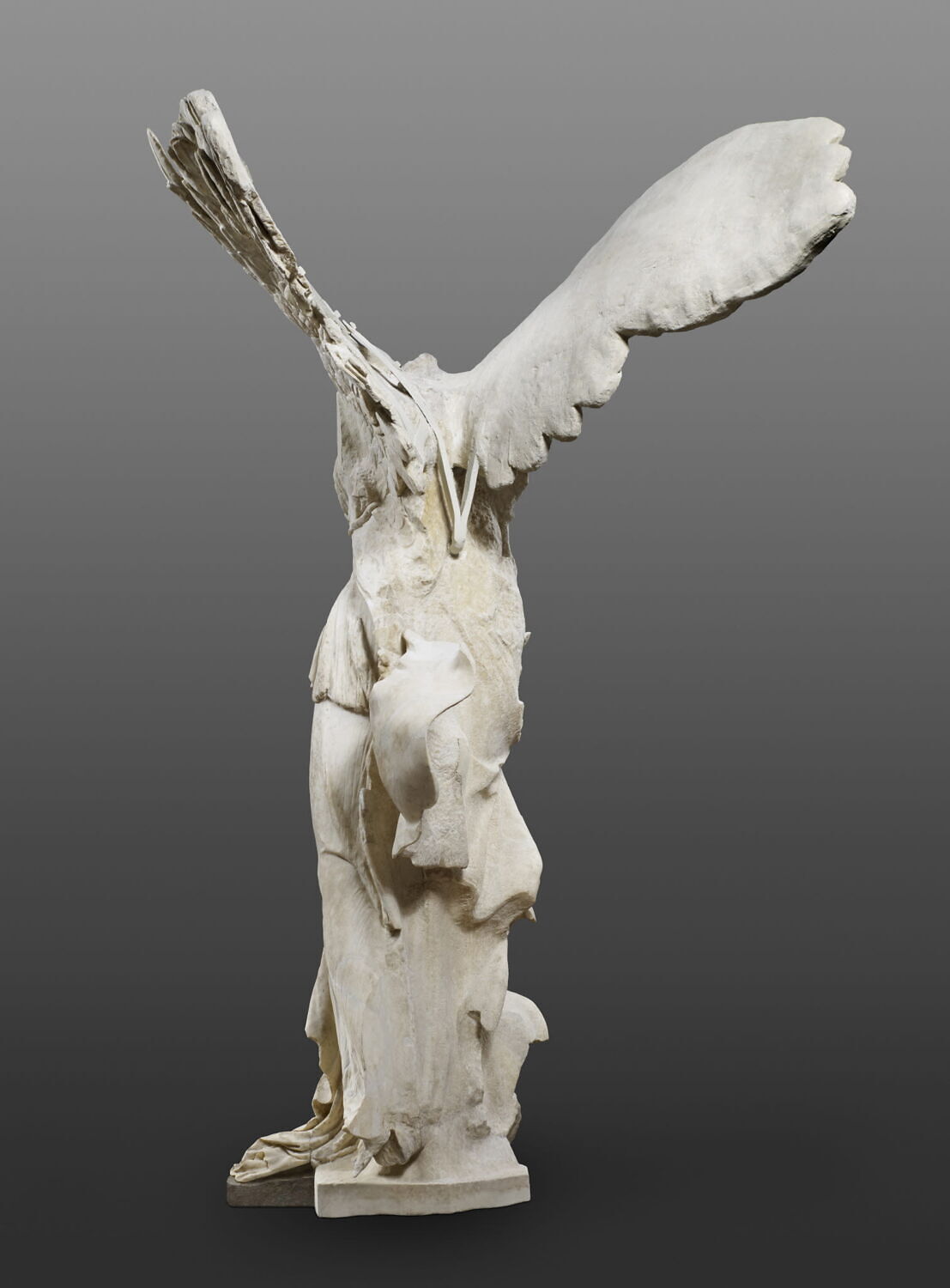 statue ; base de statue ; Victoire de Samothrace Louvre Collections