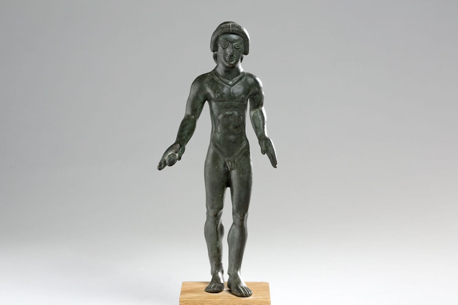 statuette, classique

Date de création/fabrication : 1e quart Ve s. av. J.-C. ; 2e quart Ve s. av. J.-C. (vers -480 - -460)