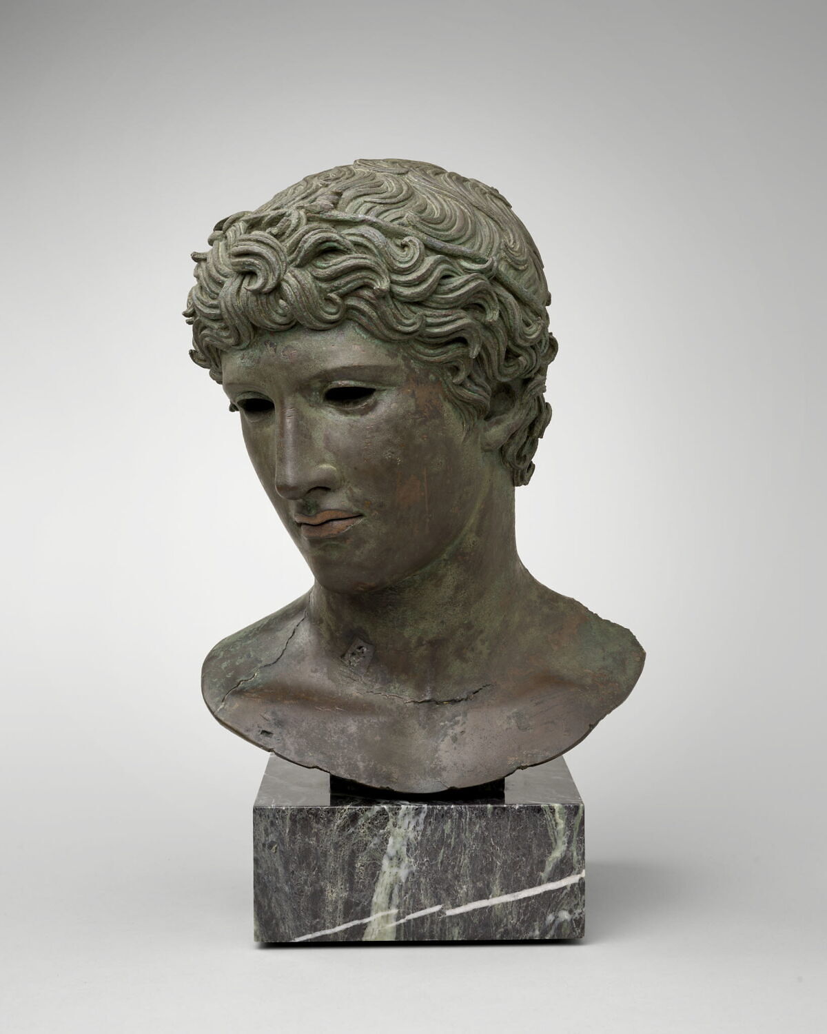 tête de Bénévent, romain républicain

Date de création/fabrication : 2e quart Ie s. ap. J.-C. ; 3e quart Ie s. av. J.-C. (-50 - 50)