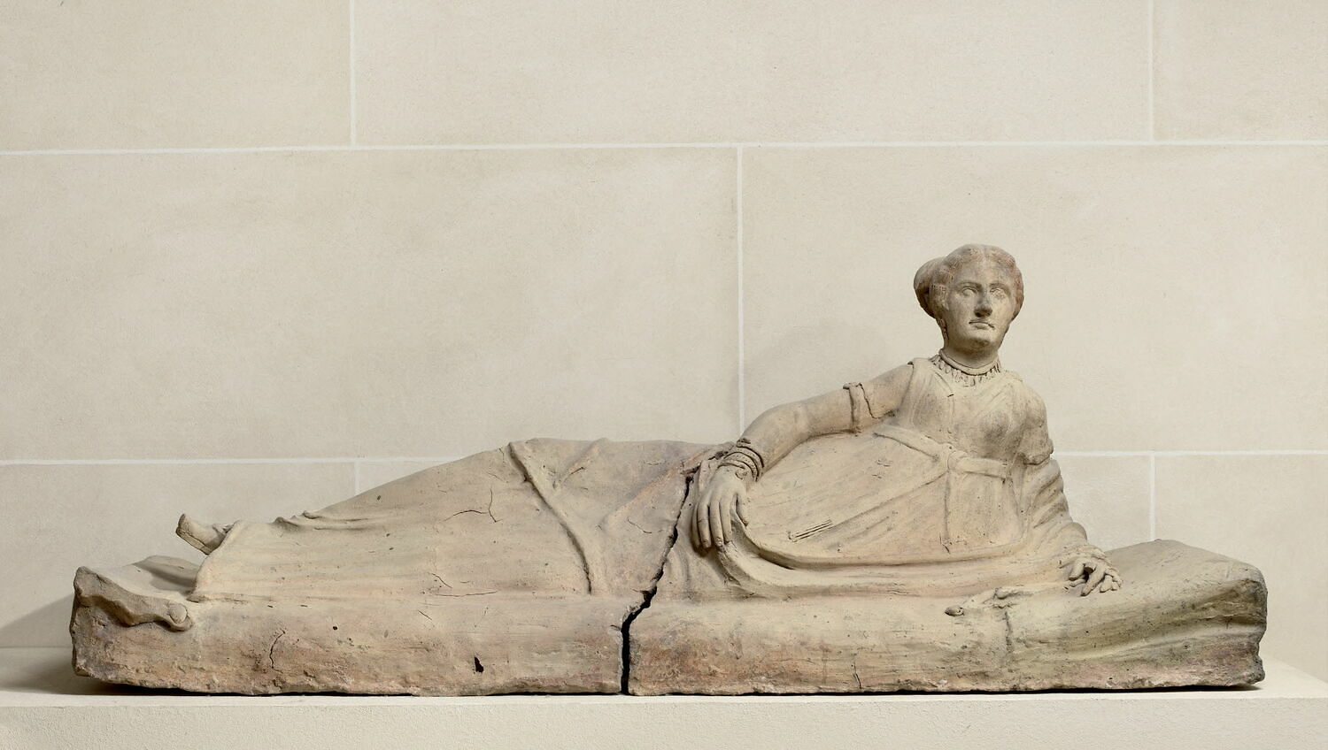 couvercle de sarcophage, hellénistique

Date de création/fabrication : 1e quart IIe s. av. J.-C. (-200 - -175)