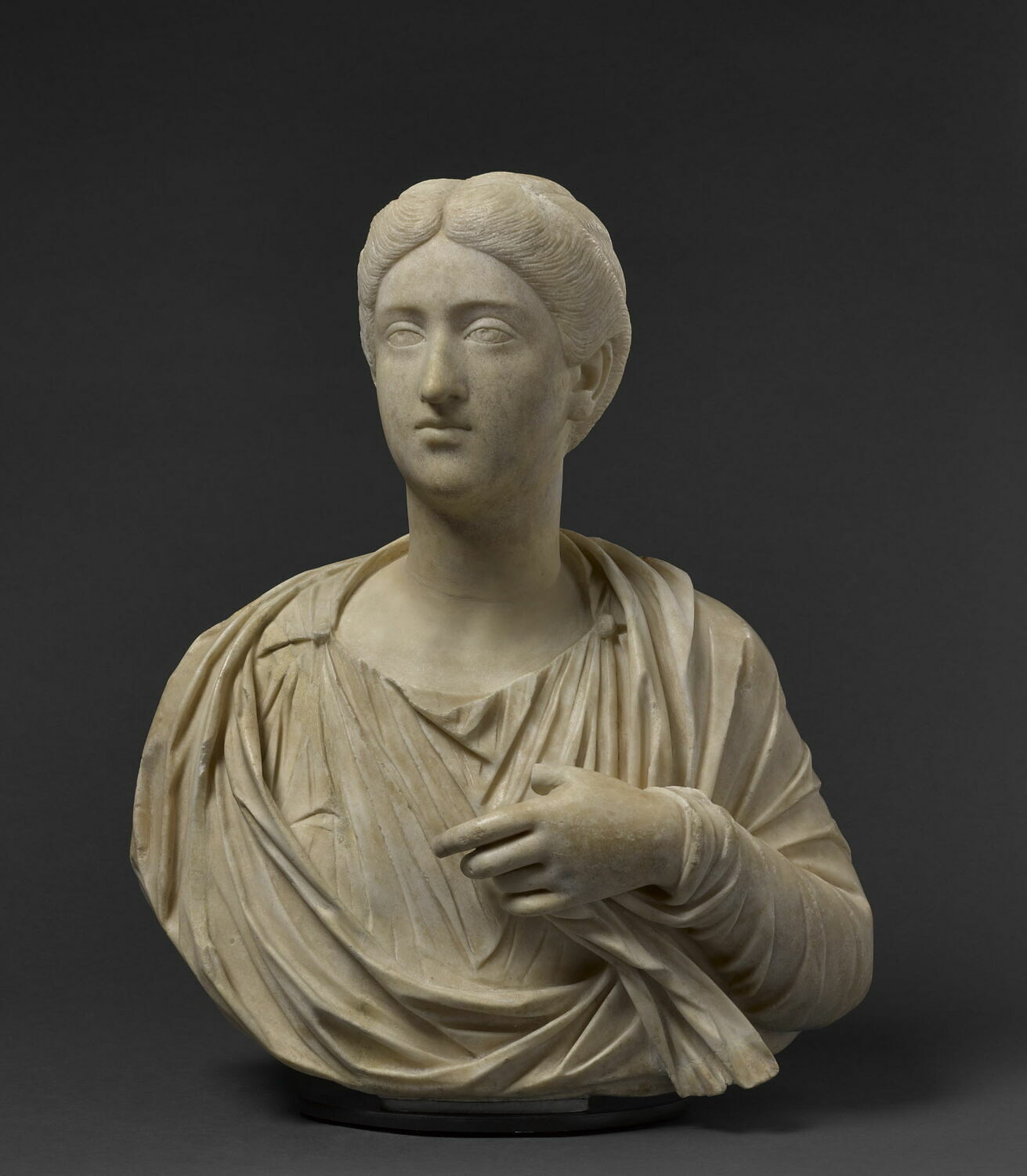 statue en buste  ; statue, romain impérial

Date de création/fabrication : 4e quart IIe s. ap. J.-C. ; 1e quart IIIe s. ap. J.-C. (vers 178 ap. J.-C. (tête) ; vers 215-225 ap. J.-C. (buste) ) (vers 178 - 220)