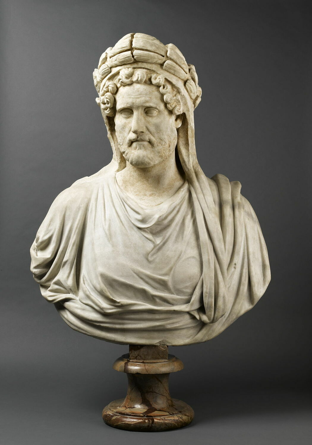 statue, romain impérial

Date de création/fabrication : 3e quart IIe s. ap. J.-C. (vers 160)