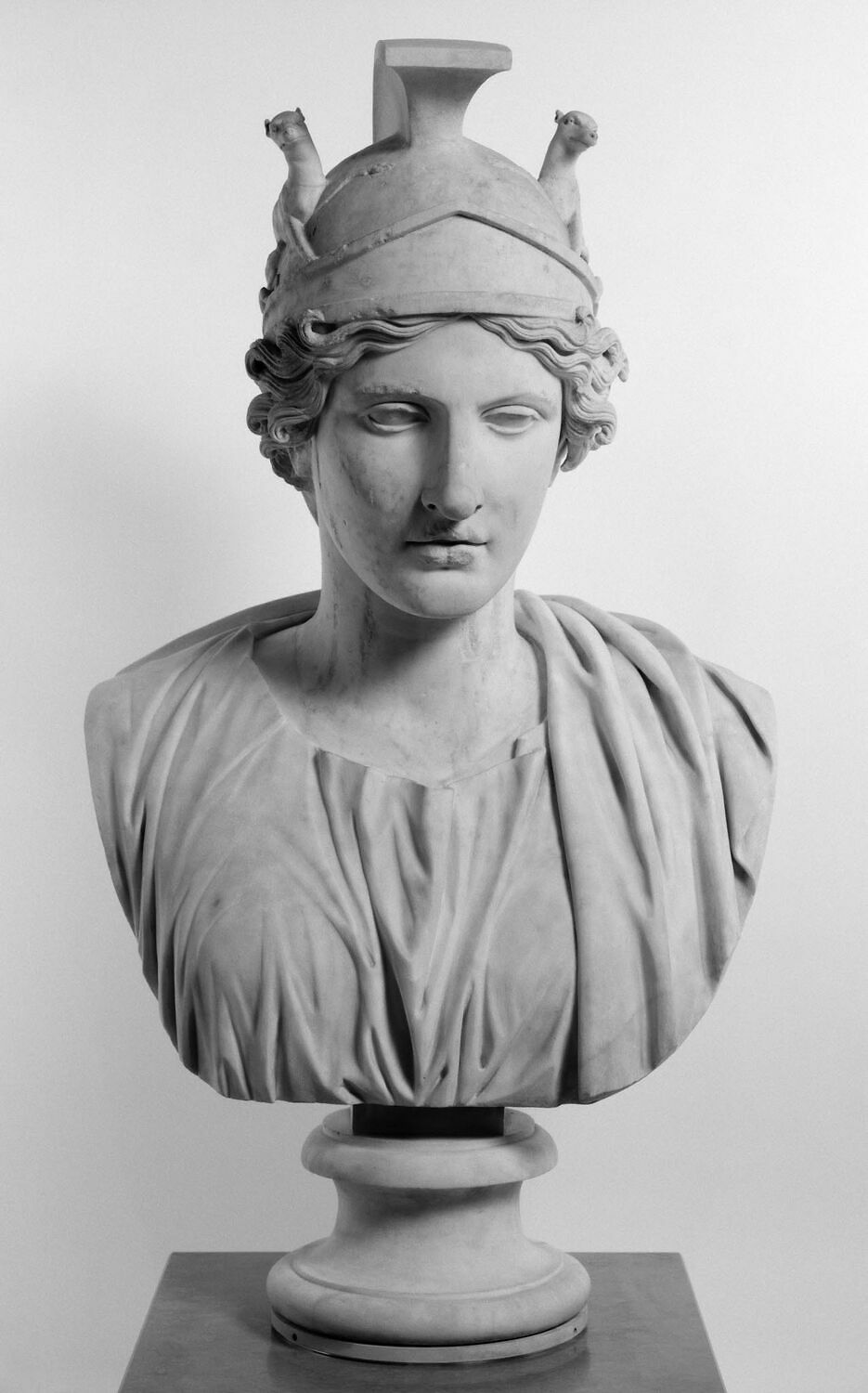statue, romain impérial

Date de création/fabrication : Ie s. ap. J.-C. (?) ; IIe s. ap. J.-C. (?) (1 - 200)