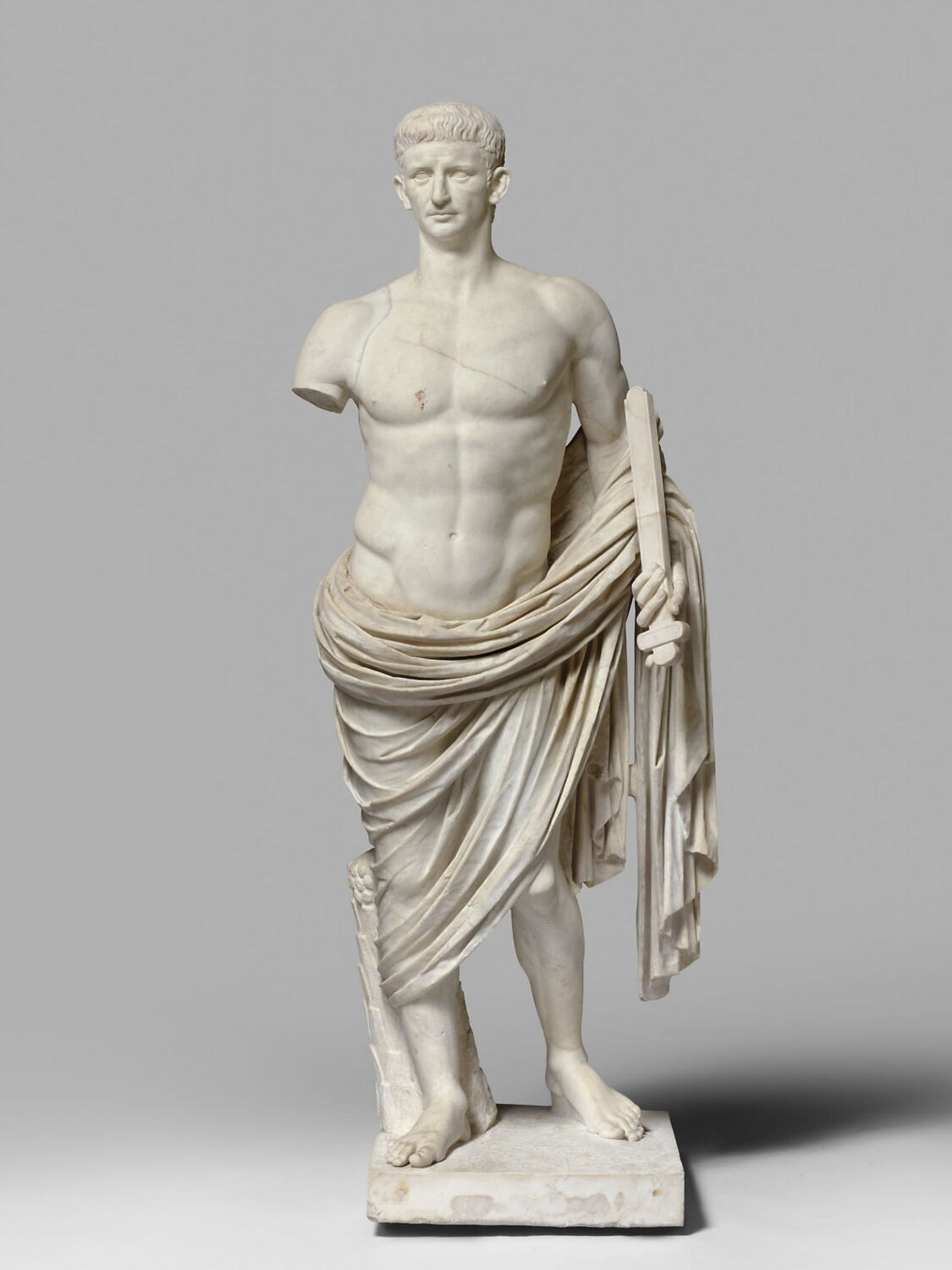 statue, romain impérial

Date de création/fabrication : 2e quart Ie s. ap. J.-C. (d'après Hallet) (vers 44)